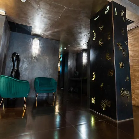 Divina Luxury Rom
