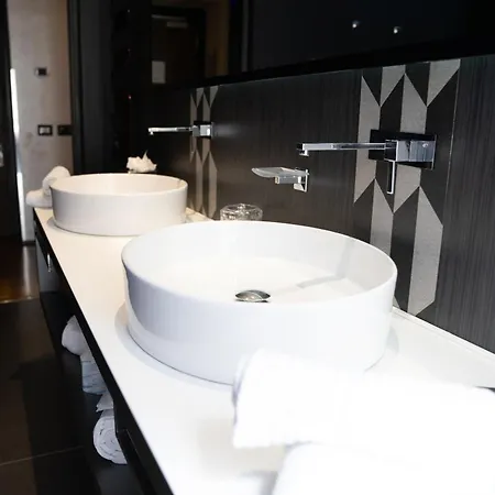 Divina Luxury Hotell 4*