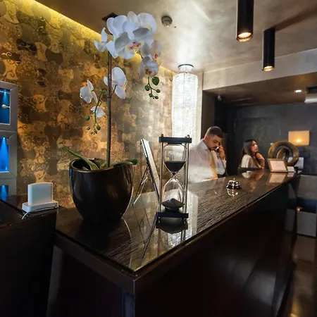 Divina Luxury Hotell 4*