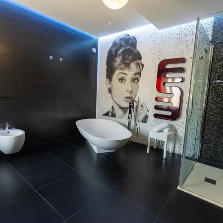 Divina Luxury Rom