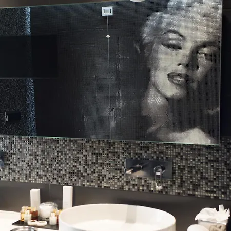 Divina Luxury Rom