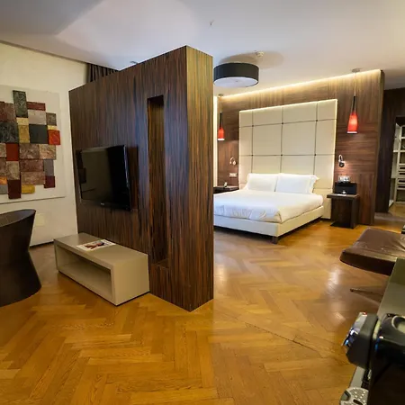 Hotell Divina Luxury 4*