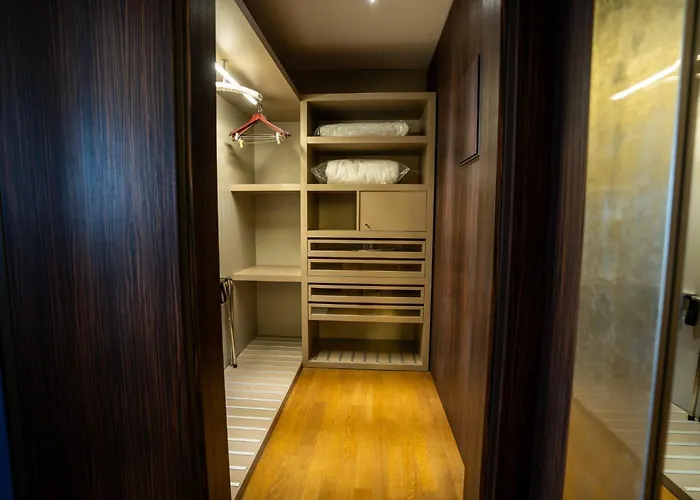 Divina Luxury Hotel 4*